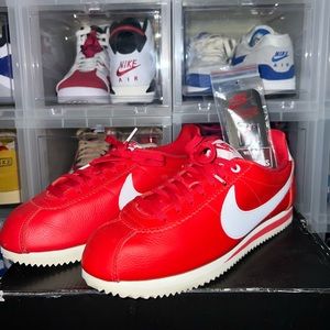 EUC Stranger Things Independence Day pack with pins, Nike Cortez men’s size 7.5